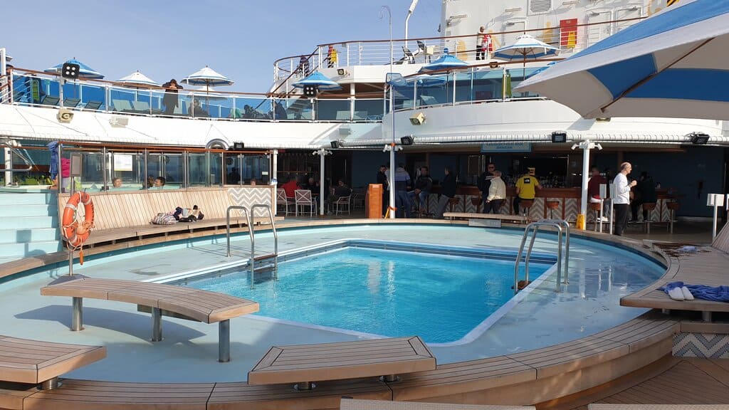 Piscina de crucero por el Mediterráneo