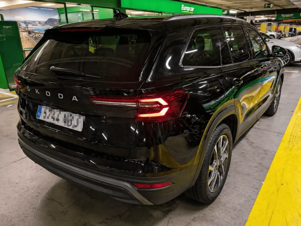 Nuestro coche de alquiler en Barcelona. Foto: Los apuntes del viajero