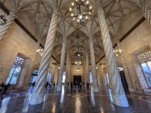 Lonja de la Seda de Valencia - Escapadas en tren desde Madrid