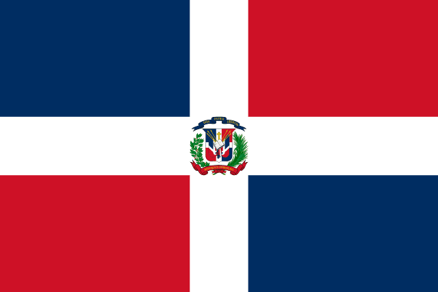 Bandera de República Dominicana: cruz blanca que divide el paño, con el escudo central