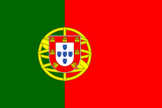Bandera de Portugal, verde y roja con esfera armilar dorada