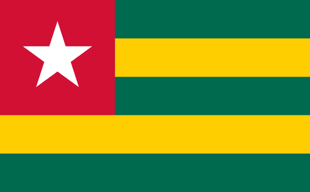 Bandera de Togo, verde y amarilla con cantón rojo y estrella blanca