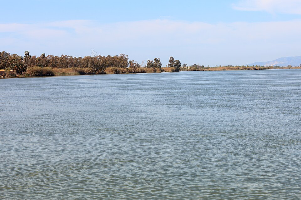 El río Ebro en Deltebre, en pleno delta