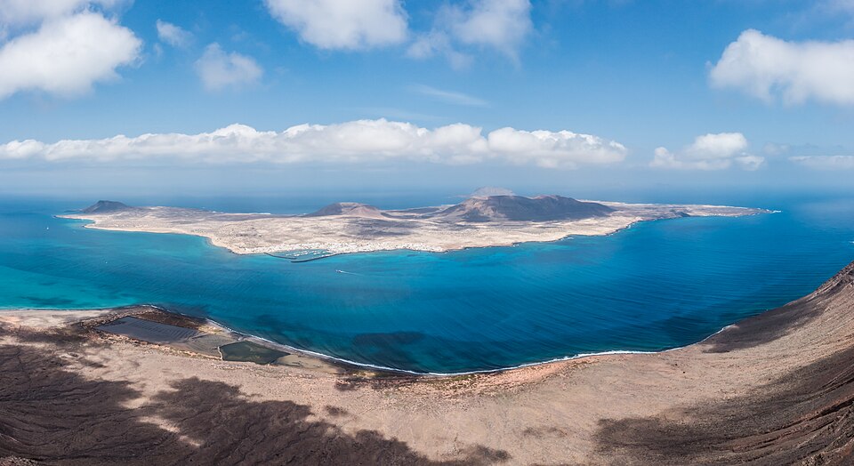 La isla de La Graciosa vista desde el Mirador del Río de Lanzarote