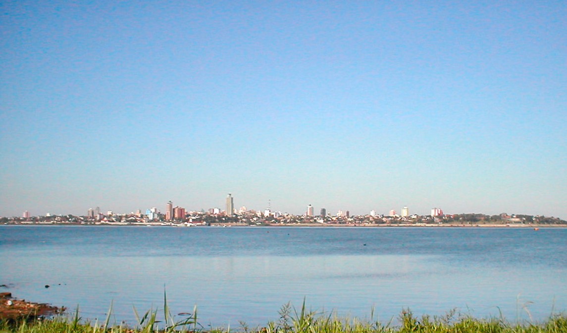 El río Paraná a su paso por Posadas, en Argentina