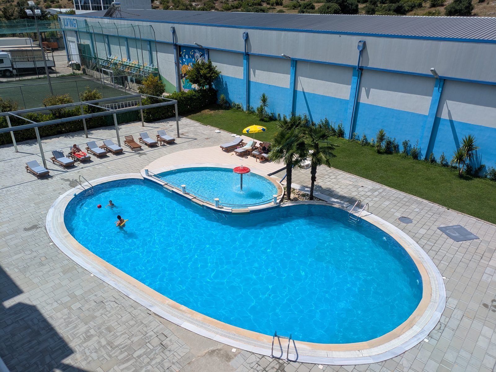 Piscina del Hotel El Nacional, cerca de Gjirokastra, vista desde la habitación