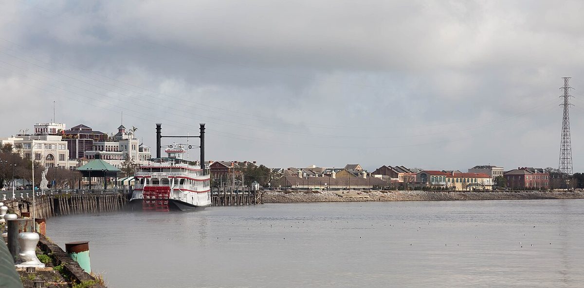 Barco de vapor en el río Misisipi a su paso por Nueva Orleans